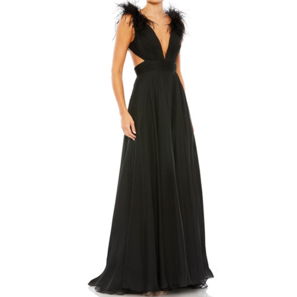 Mac Duggal 68113 Plunge Ostrich Feather A-line gown Size 0